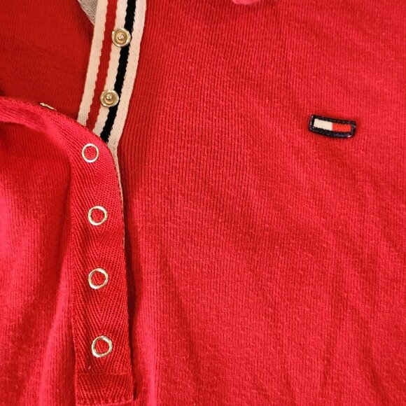 Y2K Tommy Hilfiger Red Polo Shirt Semi Cropped Tight Preppy Sz M Logo 2000s - Picture 6 of 8